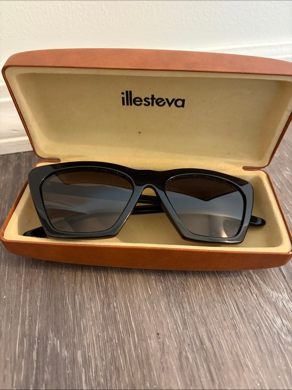 Illesteva Black Oversized Geometric Sunglasses